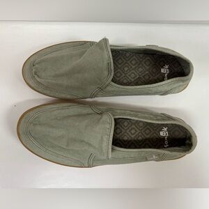 Sanuk Pair O Dice Green Slip-On Shoes Women’s Size 7